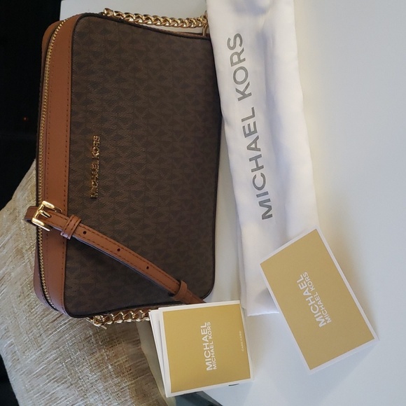 MICHAEL KORS Jet Set Monogram Crossbody Bag - Picture 13 of 16